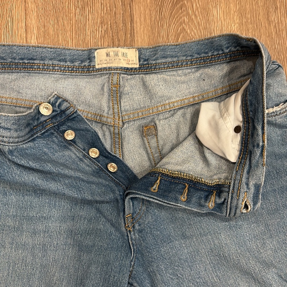 We The Free Jeans. Size 30. - Picture 4 of 9